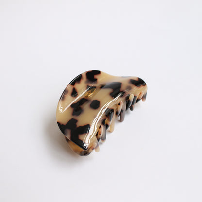 Powerful hair claw clip tortoiseshell